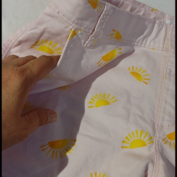 Old Navy Sunshine Shorts - Picture 7 of 10